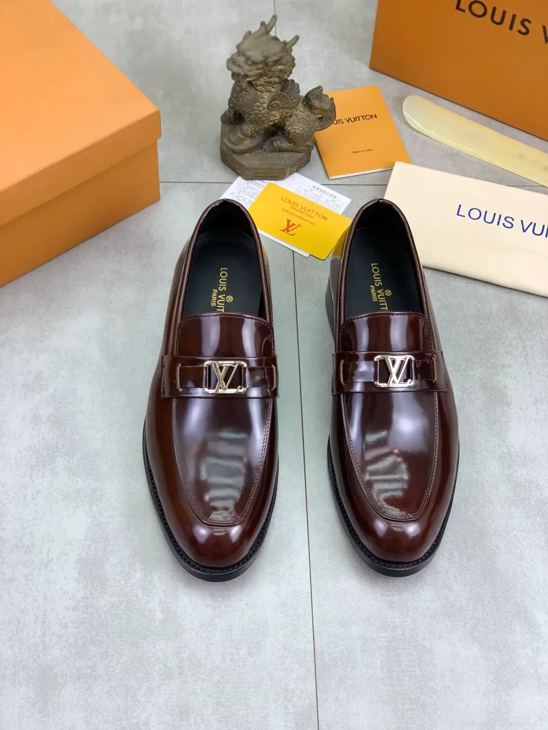 Men's shoes 💰P460💰[New model] Water-dyed cow lining 🆘 LV Louis Vuitton business leather shoes, made of original imported Italian 🇮🇹 calfskin, full cowhide lining, carefully handmade by professional shoemakers, the original version is specially designed for wear-resistant outsole. Standard code: 39-45 5️⃣color🉑️select